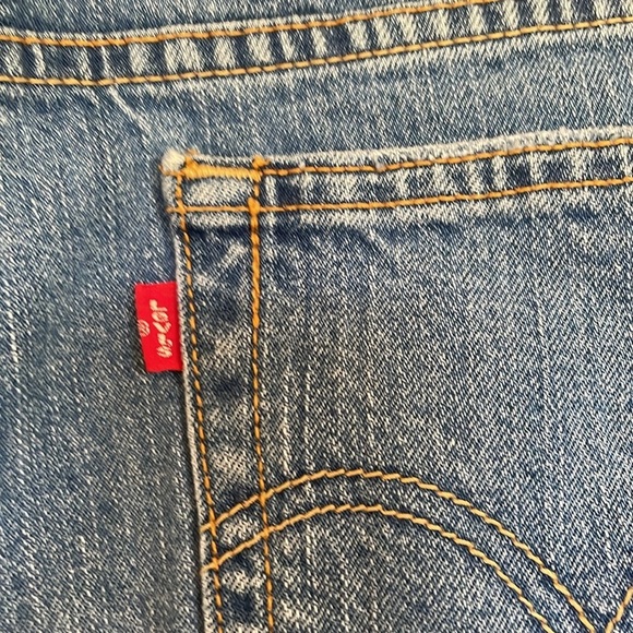 Women’s Levi 515 shorts sz 16. Front & back pockets 10” inseam 38” waist - Picture 6 of 6